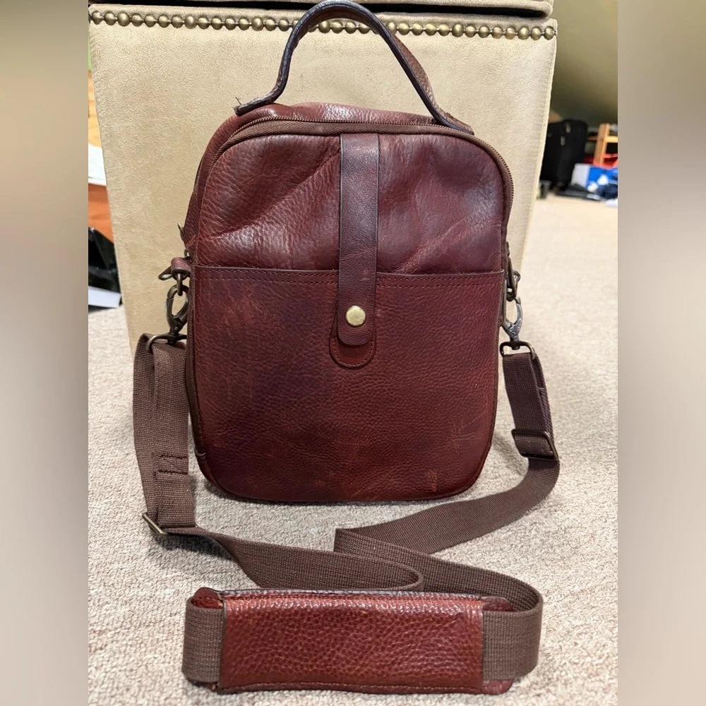 Duluth Trading Co Lifetime Leather travel bag, vintage EUC, collectible